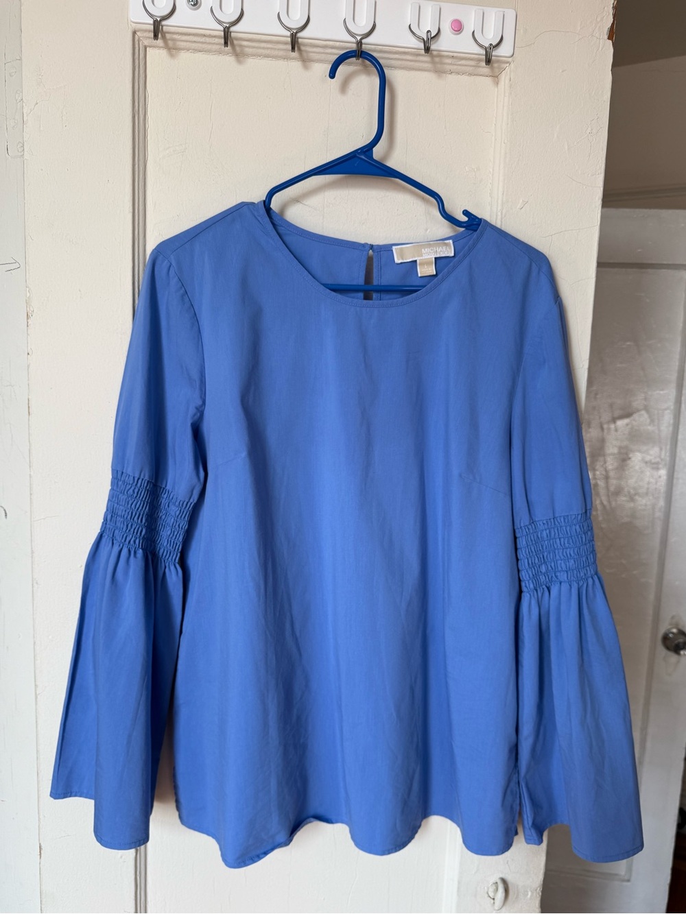 Michael Kors periwinkle bell sleeve blouse 💙